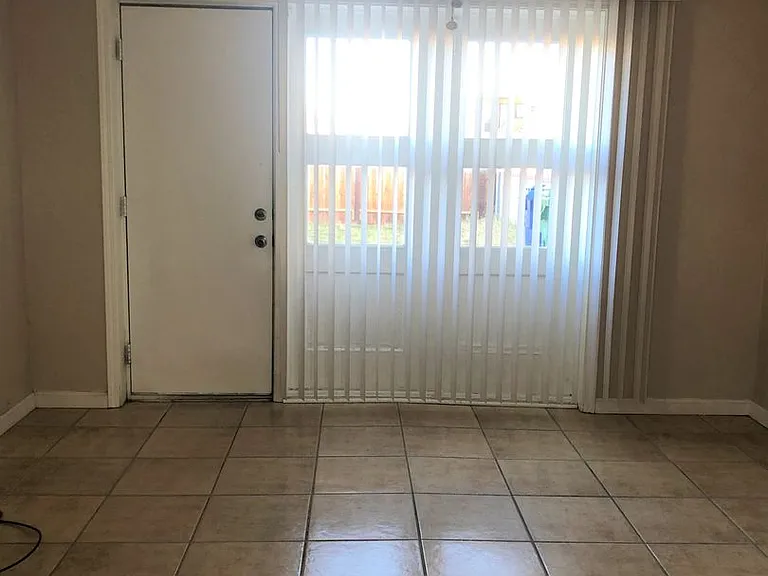 117 W Robertson Rd — Photo 3