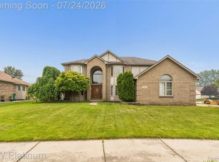 19182 Weathervane Dr, Macomb, MI 48044