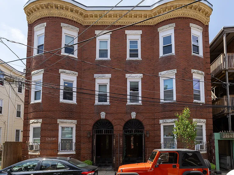 2 Mark St #1 — Photo 15