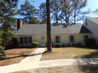 20 Village Green Cir, Southern Pines, NC 28387