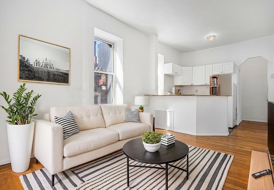 1st image of 251 E 52nd St Unit 3C