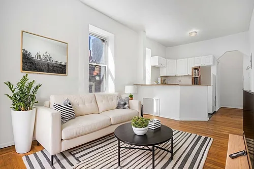 251 E 52nd St #3C Photo 1
