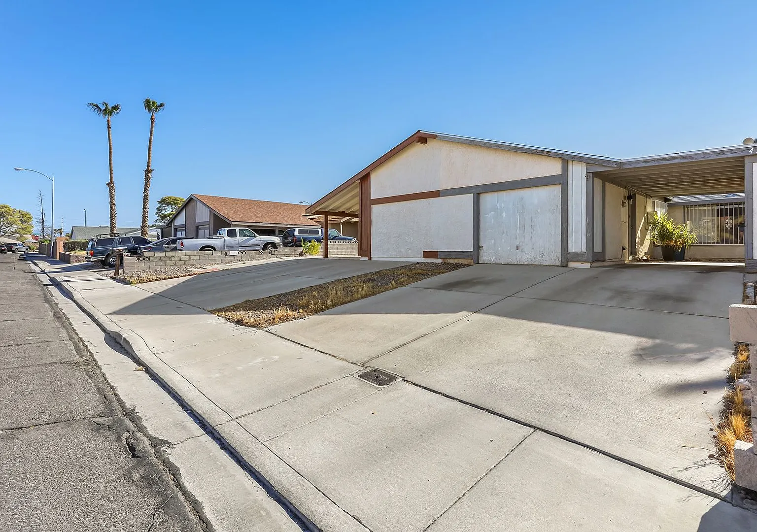 3 Bedroom Home Located In The Heart Of Spring Valley — Photo 2