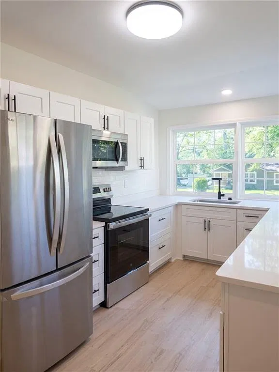 4 bed, 3.0 bath, 1852 sqft, $4,300 — Photo 3