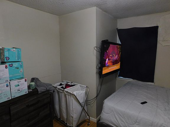 3rd image of 105 Orchard Dr