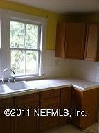 3rd image of 615 Carlton St