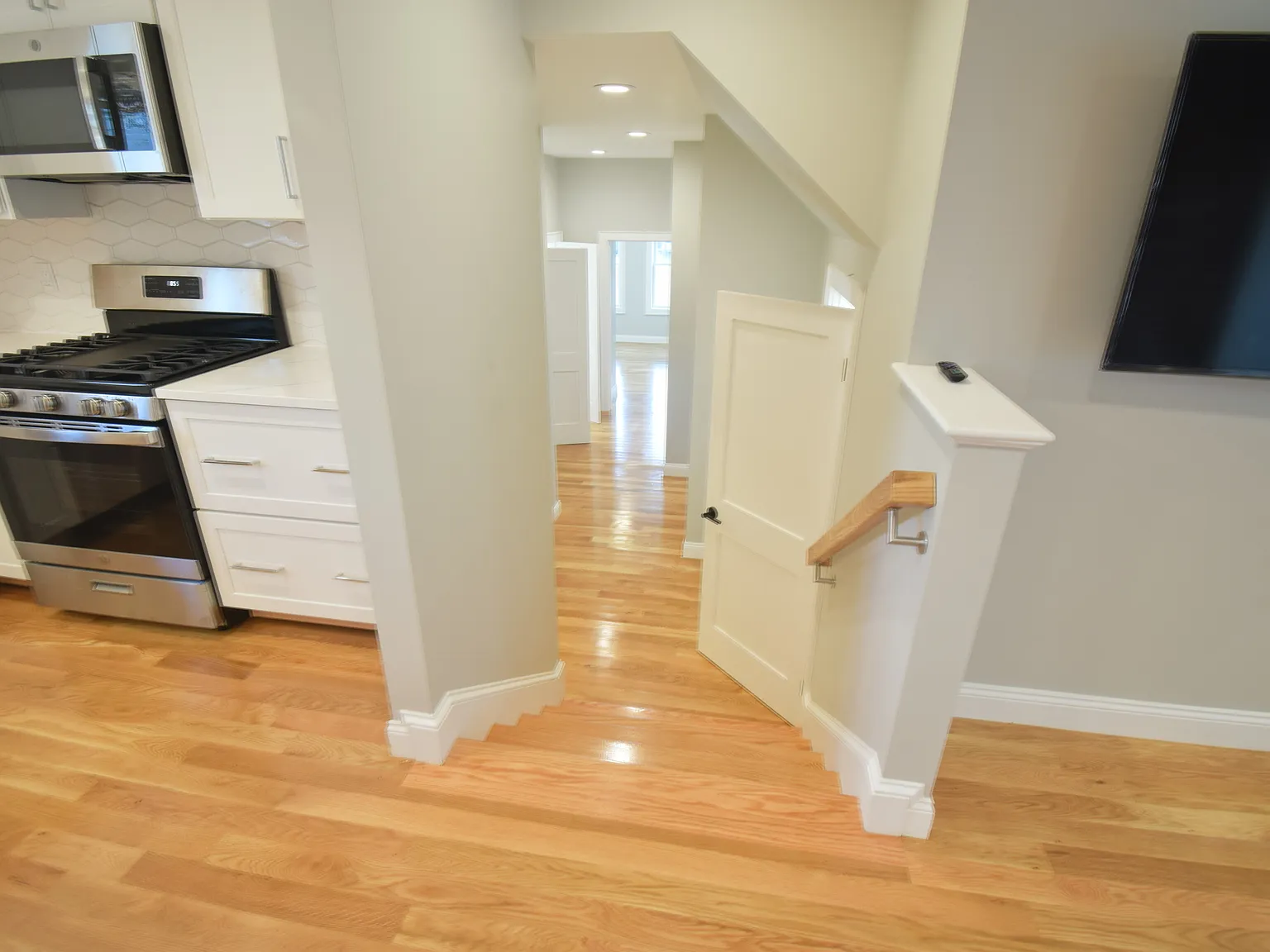 5 bed, 1800 sqft, $5,999 — Photo 3