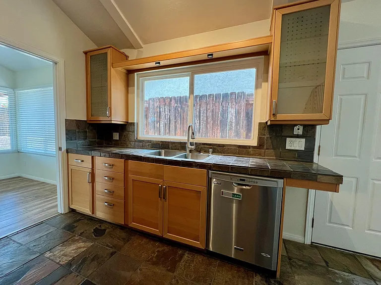 7418 Stoneview Ct — Photo 6