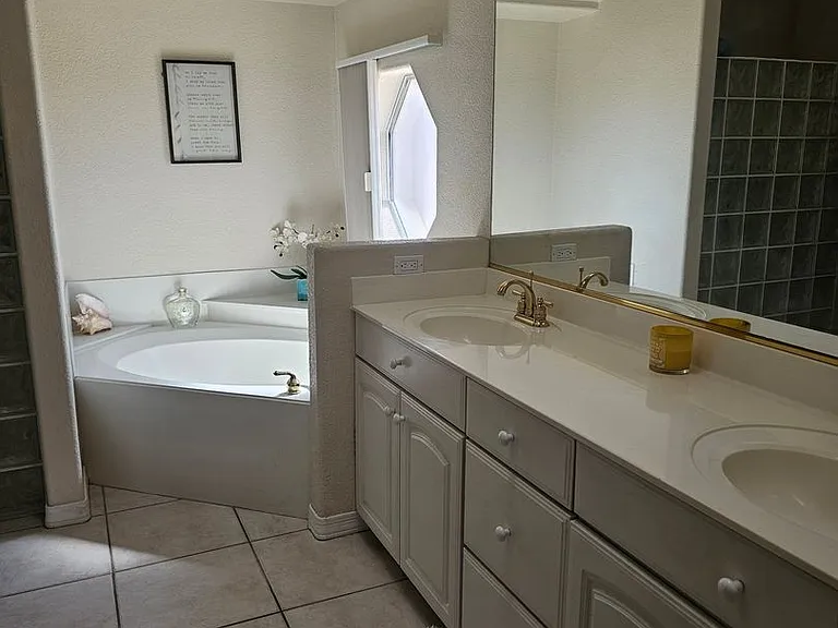 705 Armour Dr — Photo 12