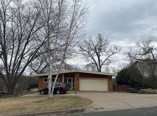 2212 Mary Hills Dr, Golden Valley, MN 55422