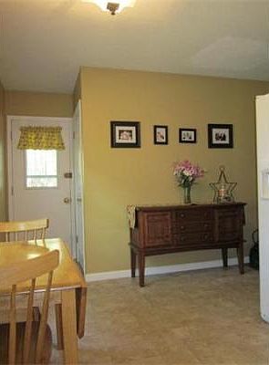 4th image of 32 Rocky Meadow St