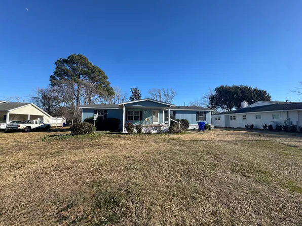 110 Circle Dr, Beaufort, NC 28516