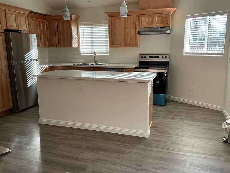 215 E Summer St #1 — Photo 3