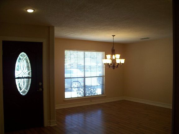 3rd image of 9117 Bedford Dr