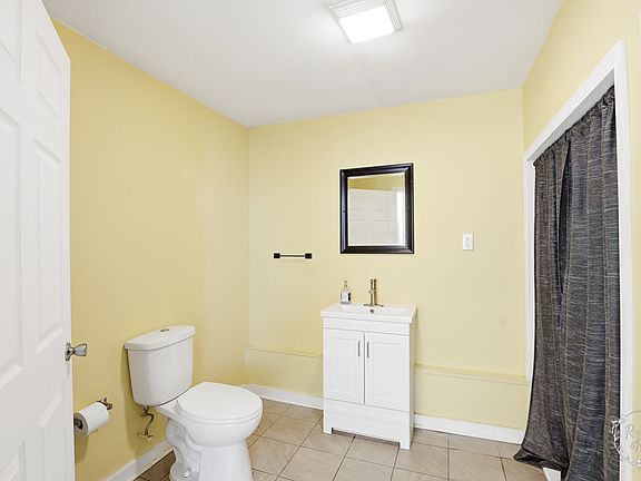 5th image of 19 S Green St #1