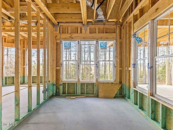 5th image of 726 Cedarhurst Drive SE