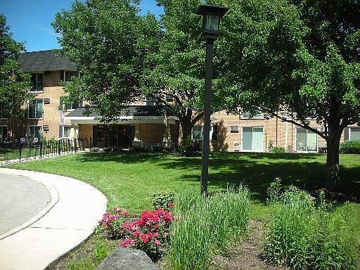 2nd image of 580 Lawrence Ave APT 106