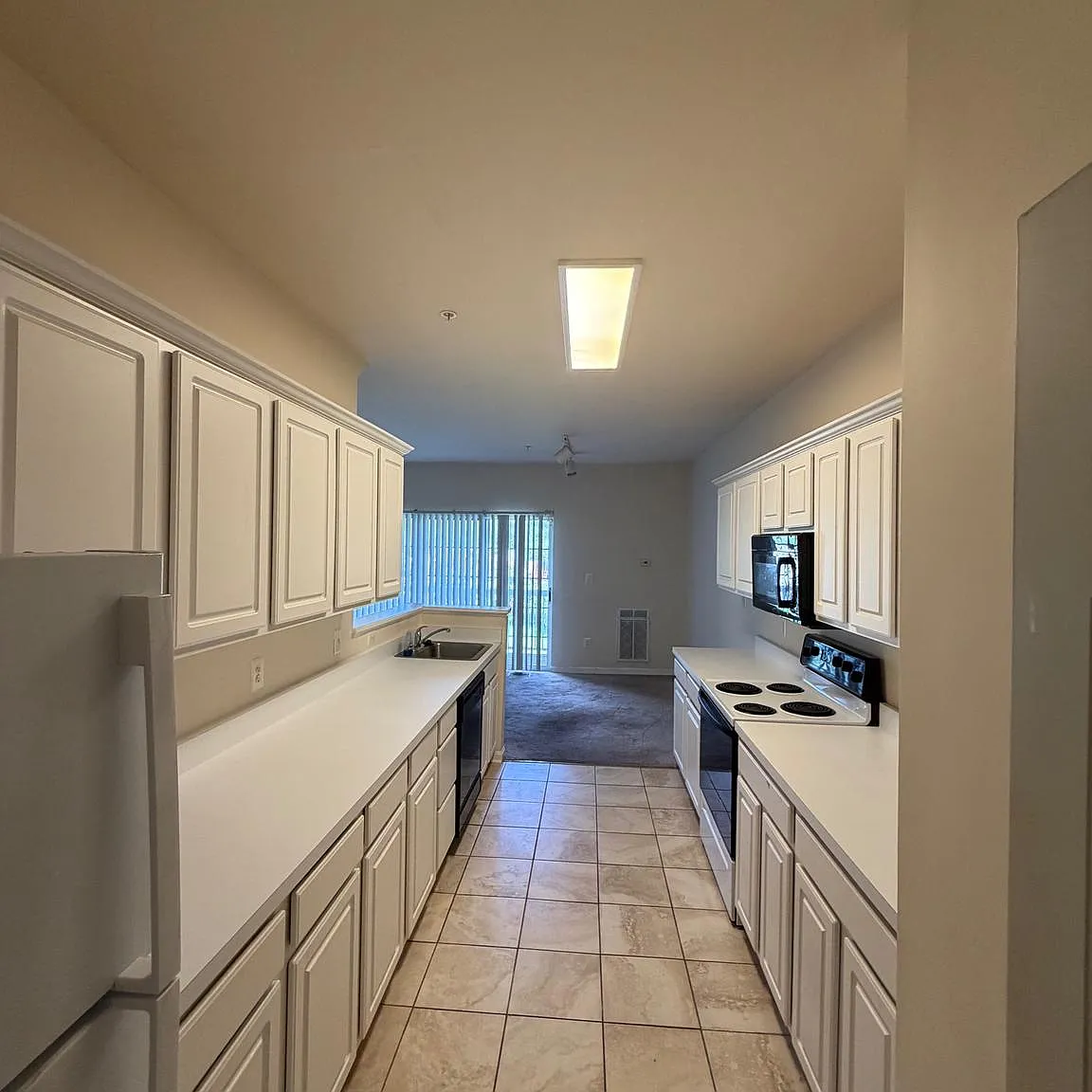 2 bed, 2.5 bath, 1270 sqft, $2,500 — Photo 3
