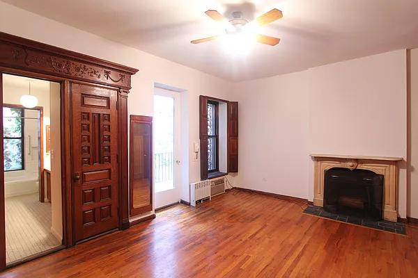 Rented by George Agiovlasitis, LREB | media 6