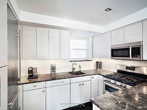 3rd image of 15 Charles St APT 17C