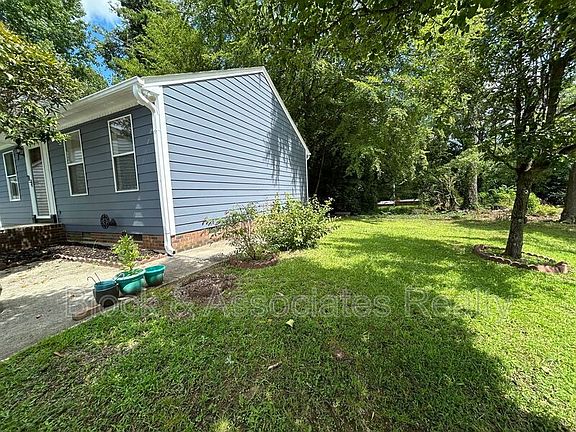 2nd image of 808 Circle Dr
