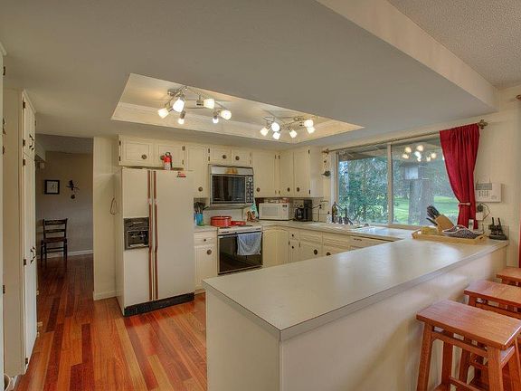 5th image of 7023 Citrine Ln SW