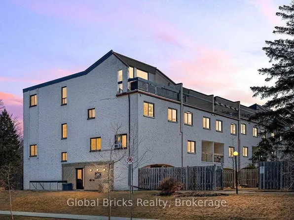 1066 Falgarwood Dr #165, Oakville, ON L6H 2P3