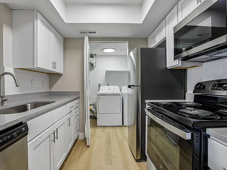 Brighton Place Apartments — Photo 32