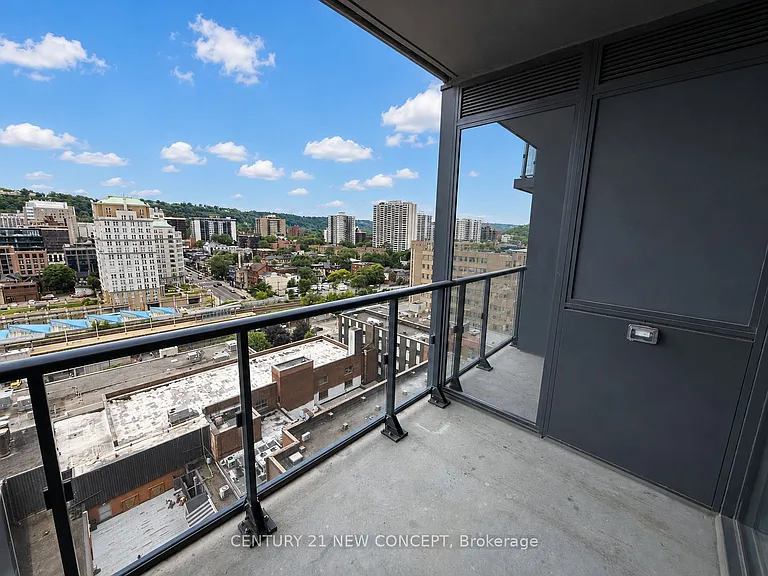 75 James St S #1416 — Photo 18