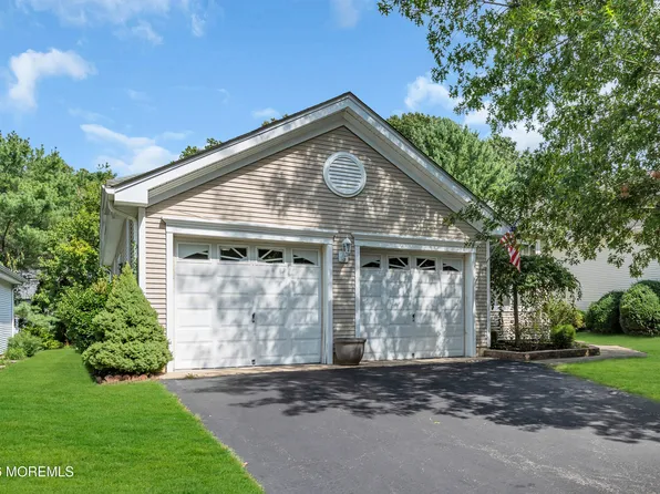23 Summerwinds Drive, Lakewood, NJ 08701