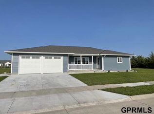 1315 Valley St, Holdrege, NE 68949