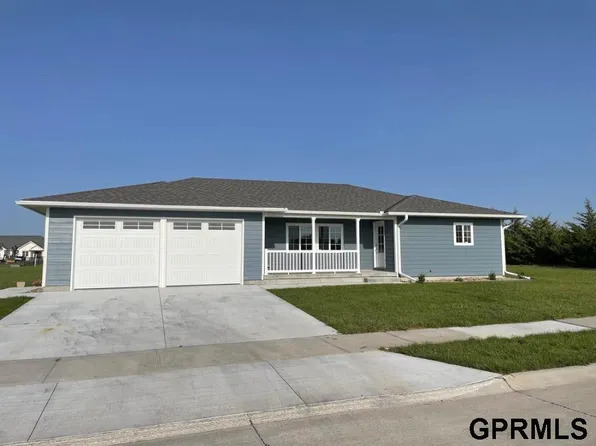 1315 Valley St, Holdrege, NE 68949