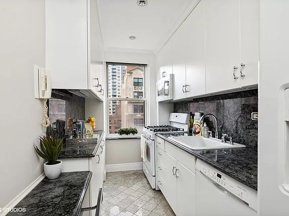3rd image of 419 E 57th St APT 13-B