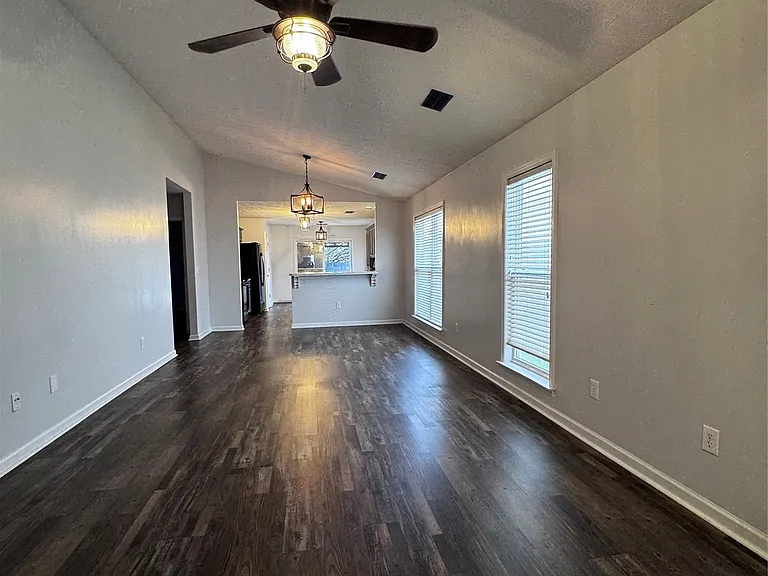 1801 Young Pointe Blvd — Photo 8