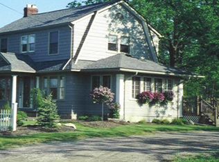 332 W Auburn Rd, Rochester Hills, MI 48307