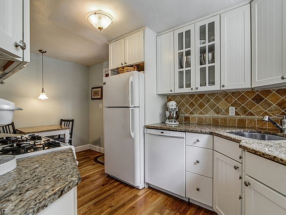 4th image of 84 Mayfair Dr