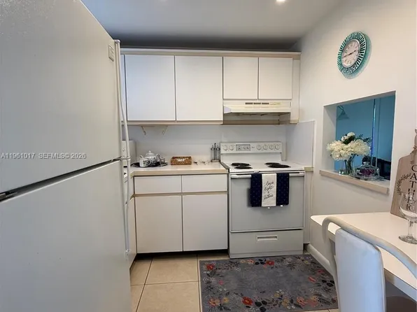 9001 Sunrise Lakes Blvd APT 208, Sunrise, FL 33322