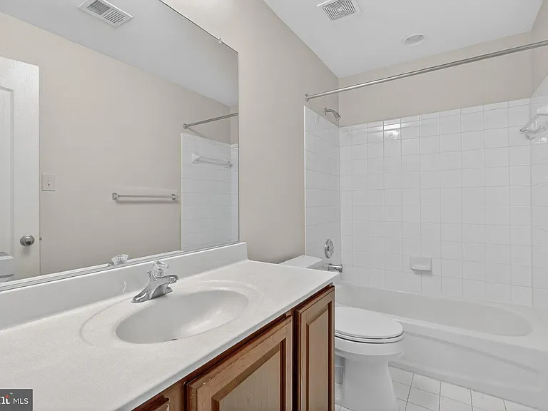 15806 Copper Beech Dr — Photo 50