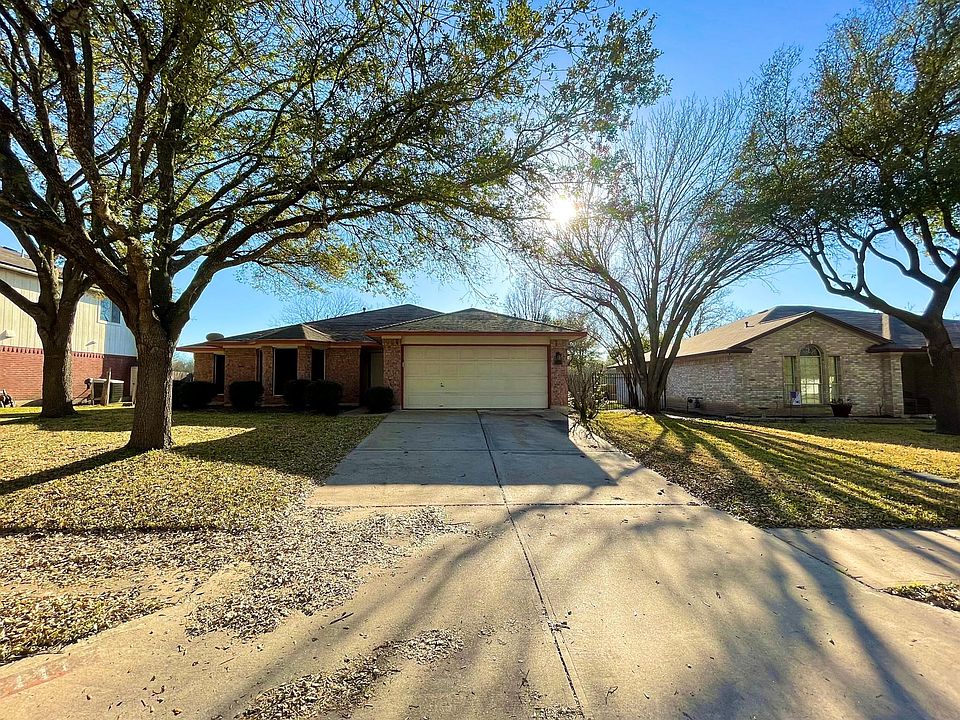 1st image of 1112 Leah Ln