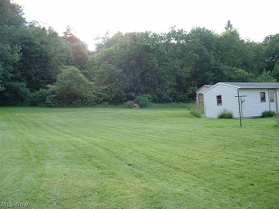 3rd image of 924 N Stateline Rd