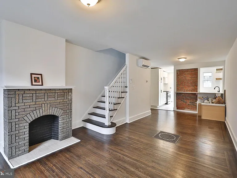 1308 E Oxford St — Photo 5