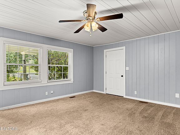 5th image of 3056 Birds Creek Rd