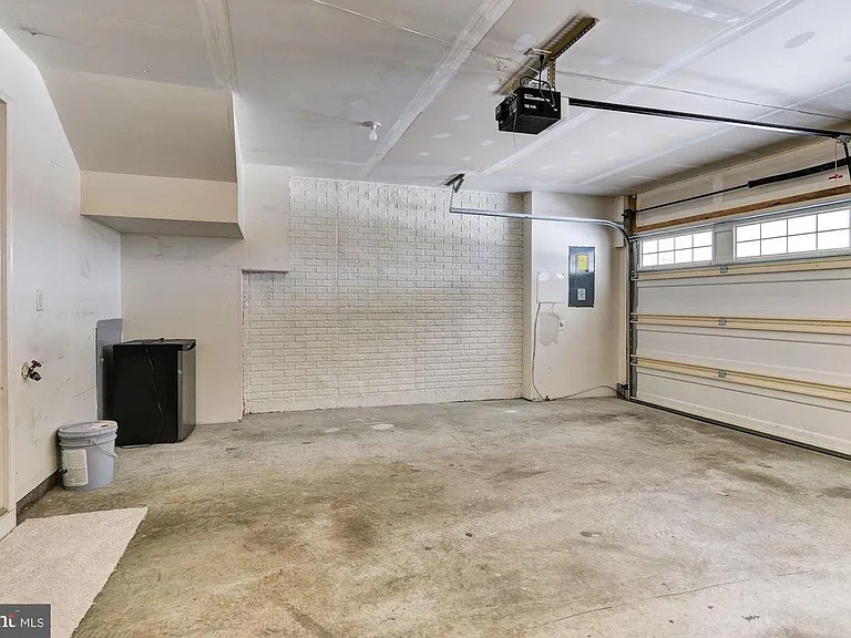 125 Community Center Ave — Photo 18