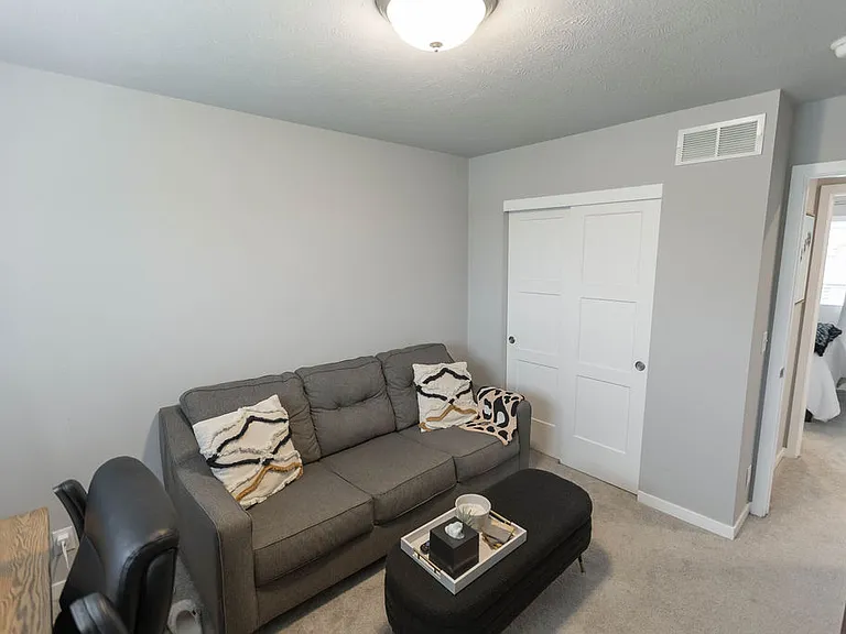 6122 S 211th St — Photo 30