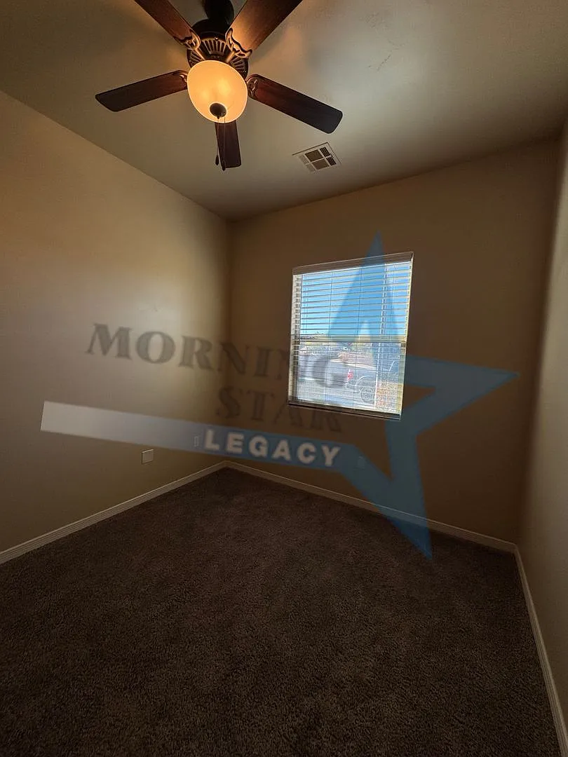 Beautifully maintained 3 bedroom with SOLAR! — Photo 3