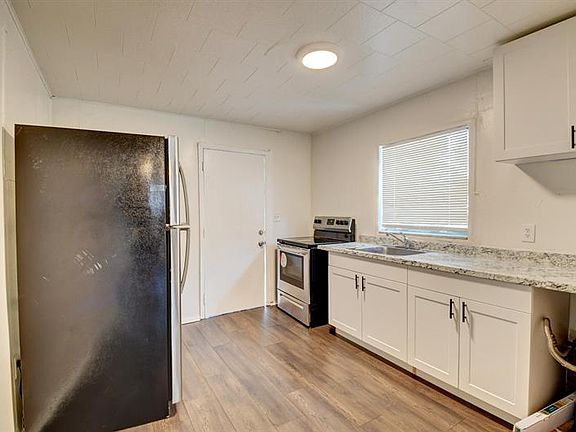 3rd image of 415 N H St #2