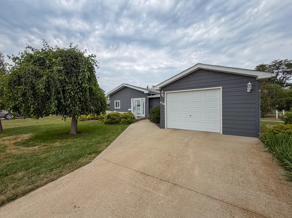 429 4th St NE, Huron, SD 57350