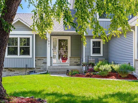 2nd image of 1521 Earle Way