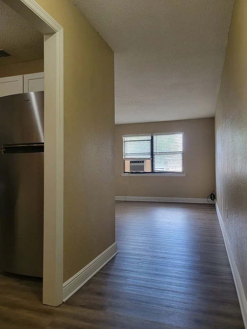 1802 3rd Ct SE — Photo 2