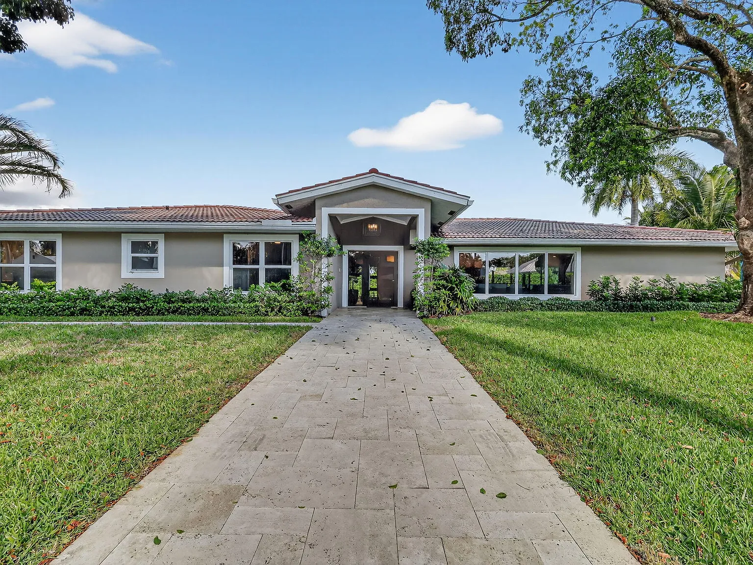 4 bed, 3.5 bath, 3388 sqft, $18,500 — Photo 4
